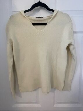 Tahari Cream V-Neck Hooded Knit Sweater